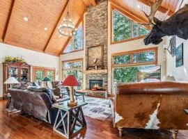 Luxurious 5BDR Getaway with Hot Tub and Mountain Views