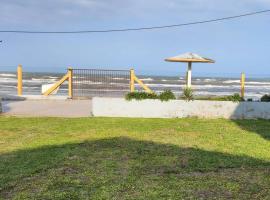 Casa pé na areia, hotel v destinaci Imbé