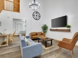 15 Min to Ski Resorts, Dog Friendly, Cozy 3 BR, Game Area & Fire Pit