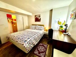 Cozy Private Room with Shared Bathroom on the 1st Floor - Conveniently Located near SeaTac Airport and Downtown, hotel v destinaci Seattle