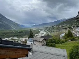 Stay in the Heart of Wallis