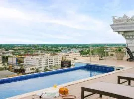 Legacy Suites Steps from the French Quarter Superdome Casino Bourbon St With Gym & Pool