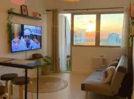 1 Bedroom Penthouse 3BEDS Sunset & City lights with big balcony FREE ACCESS to all amenities