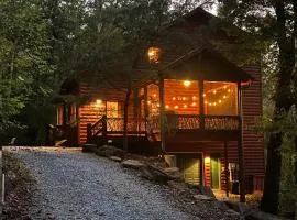 Tree Top Hideaway - Private with Games Firepit More