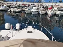 Bateau tout confort au Port de Monaco