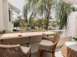 Headlands Beachside Retreat - 50 metres to beach