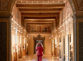 Palazzo Tal&igrave;a - Small Luxury Hotels of the World, hotel con alberca en Roma