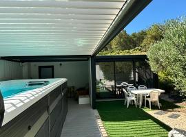 Aloha Studio &SPA en bordure de garrigue, hotel v destinaci Fleury