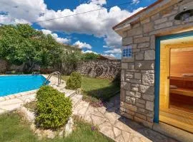 Mediterranes Steinhaus mit Privatpool, Sauna, Meerblick, Kamin, Sommerkueche