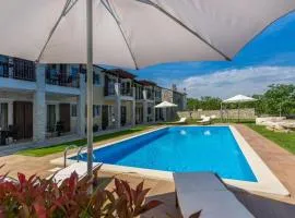 Komfortables Apartment mit Whirlpool, Pool, Klima, privater Terrasse - nur 5 km bis Porec