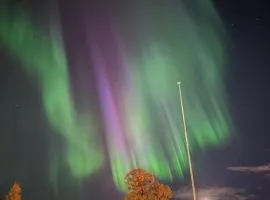 Cozy apartment by sherpa steps with free parking