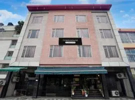 Super Townhouse Bani Park Formerly Aroma Residency