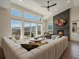 Mountain Art Retreat Ski Escape Hot Tub Games