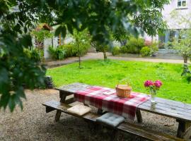 Burren Court Lodge, Hotel in Ballyvaughan