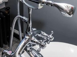 Luxury Brownstone - Walk to ALL - Washington Park, hotel v destinaci Cincinnati