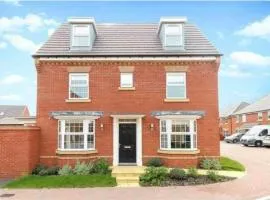 House-Sleeps 8-Parking-Garden