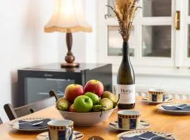 Herga Wine Estate - Nest above wine cellar - rooms
