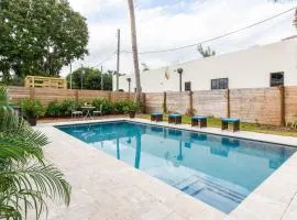 Serene Oasis - Heated Pool, Mins to DT and Beaches