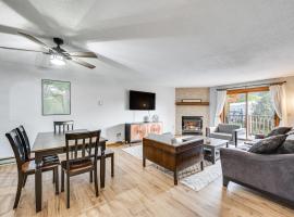 Lincoln Apartment with Balcony 2 Mi to Loon Mtn!