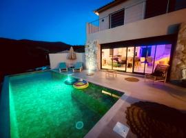 Villa Casa Maredda bord de mer avec piscine, Villa in Palasca