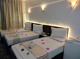 Abo Elwafa Hotel, hotel con estacionamiento en Sūhāj