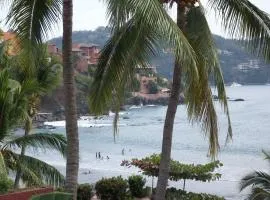 Casa Madera Zihuatanejo
