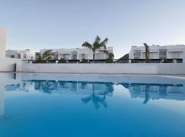 Serena Holiday Homes by LIVVO, hotel com piscinas em Playa Blanca
