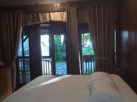 HENDRO'S SURF CAMP Pulau merah, hotel v destinaci Pasanggaran