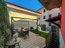 Villa ROSSA - 2 steps from the lake