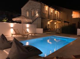 mangata suite home private pool, hotel in Spartokhórion