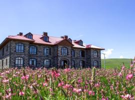 Lake Cildir Lodge, hotel with parking in Çıldır