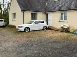 Spacious romantic party cottage with log burner and Ultrafast Fibre near pub Pet friendly