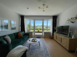 Hillside Gem&uuml;tliches Apartment mit Aussicht! See - Balkon, hotel na praia em Winterberg