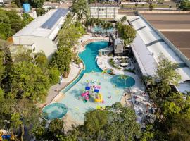 Rafain Palace Hotel & Convention Center โรงแรมที่มีสระว่ายน้ำในฟอสดูอีกวาซู