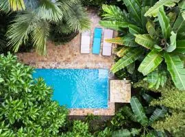 All PRIVATE Villa, Pool, HOT Jacuzzi in Cocles beach Puerto Viejo