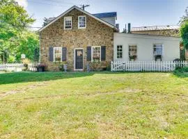 Cottage with Furnished Patio and Garden Dtwn Leesburg