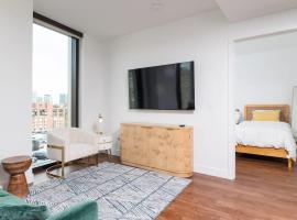 Back-Bay 2BR Condo w Roof top Gym Parking, hotel v destinaci Boston