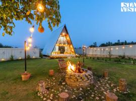 StayVista at 2BR A Frame Mountain House in Srinagar with Lawn, Bonfire, BBQ, hotel v destinaci Arigām