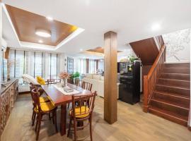 MIQ Rama9 Villa 3Br in City Jodd fair MRT, hotel in Makkasan