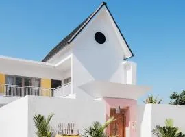 NEW Canggu Modern 3BR Villa with big Pool & Garden
