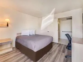 Econo Lodge Stockton near I-5 Fairgrounds