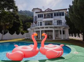 Villa55 w Private swimming pool BBQ Pool table 25pax, hotel en Bayan Lepas