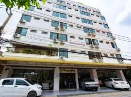 Tat Hotel