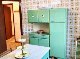 Residenza Le Scalette - Appartamento piano terra con affaccio primo piano, hotel a Carloforte