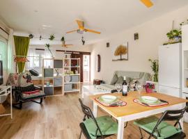 Guest house with shared pool.、コリア・デル・リオのホテル