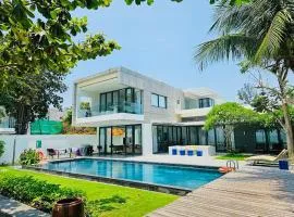 Premium BEACHFRONT VILLA 5 BEDROOMS 1000M2 SANCTUARY HO TRAM RESORT ll BBQ