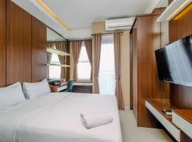 Comfortable and Modern Studio Transpark Cibubur Apartment By Travelio