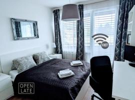 E2 Luxury OldTown Apt - 2x Parking, Foodstore, PCscreen, Netflix, Unlimited Music, Crib, BabyChair, FastWifi, Aircon