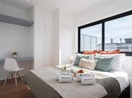 Host Wise - Sunny Bright Flat w Balcony