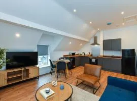 Stylish Two-Bed Home Near Nature & Transport Links
